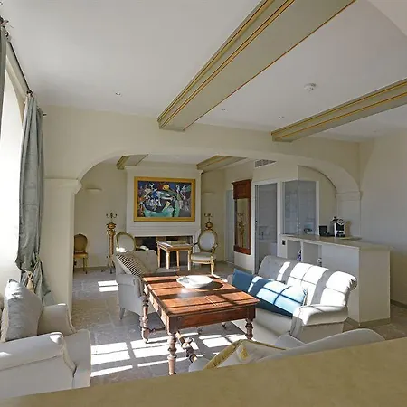 Chateau Le Cagnard Отель 4*