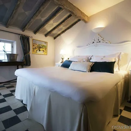 Отель Chateau Le Cagnard 4*