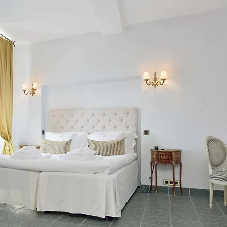 Chateau Le Cagnard Hotel 4*