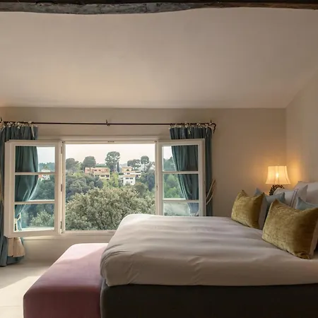 Chateau Le Cagnard Hotel 4*